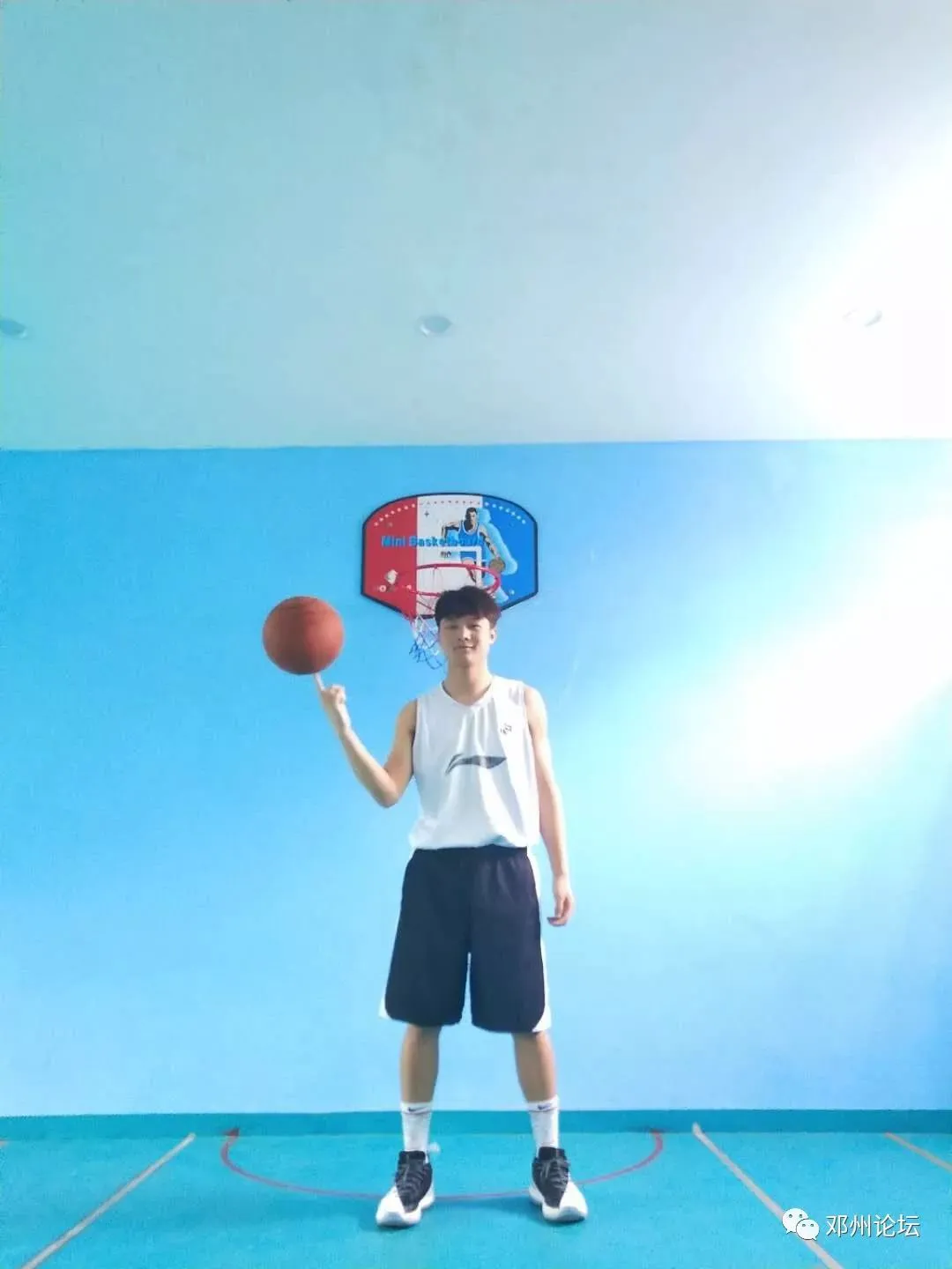 业余篮球爱好者在哪里可以找到表演赛资源_0